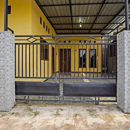 Oyo Life 91869 Insan Mulia Kost Syariah Hotel Mojokerto Exterior photo