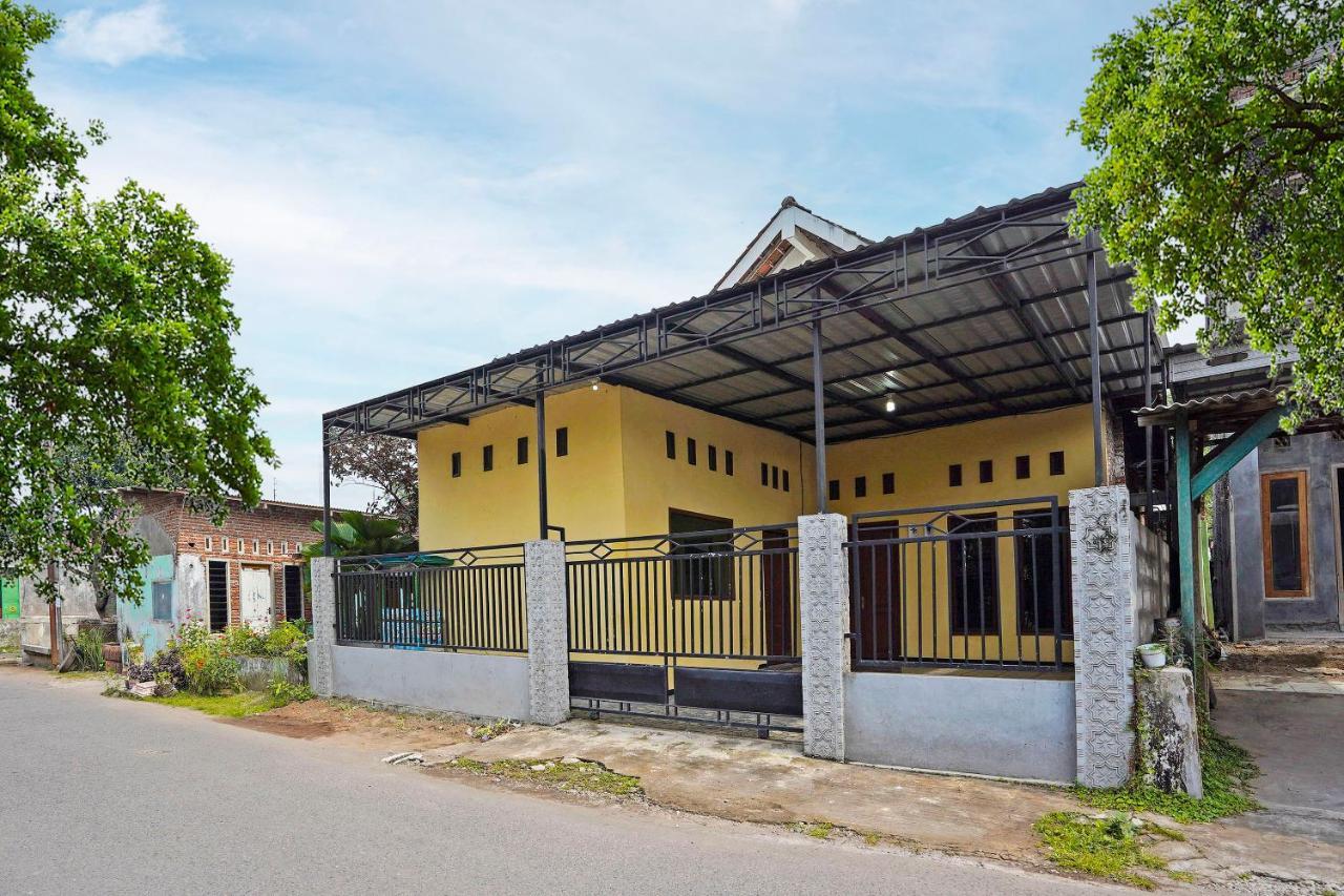 Oyo Life 91869 Insan Mulia Kost Syariah Hotel Mojokerto Exterior photo