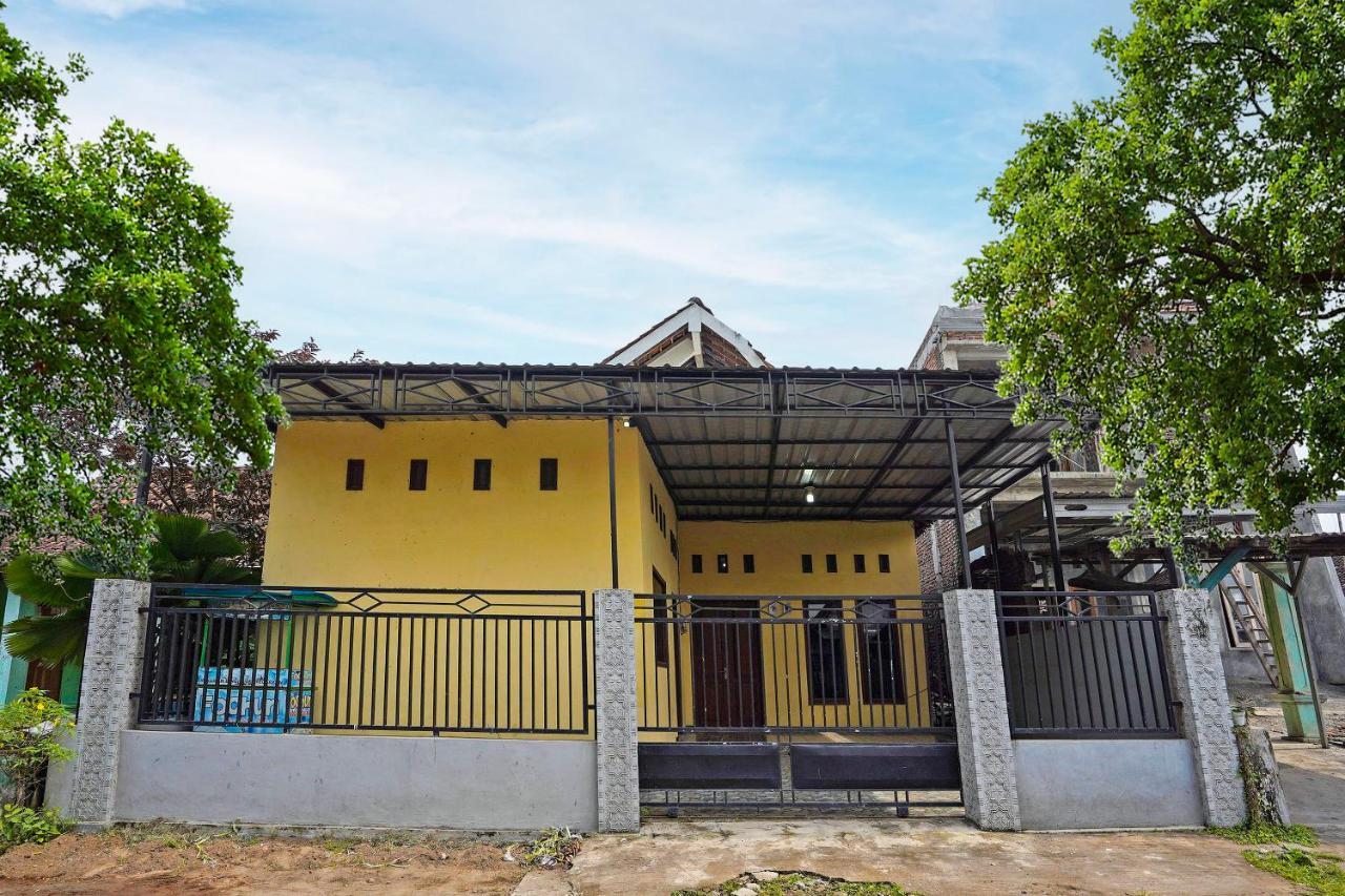 Oyo Life 91869 Insan Mulia Kost Syariah Hotel Mojokerto Exterior photo