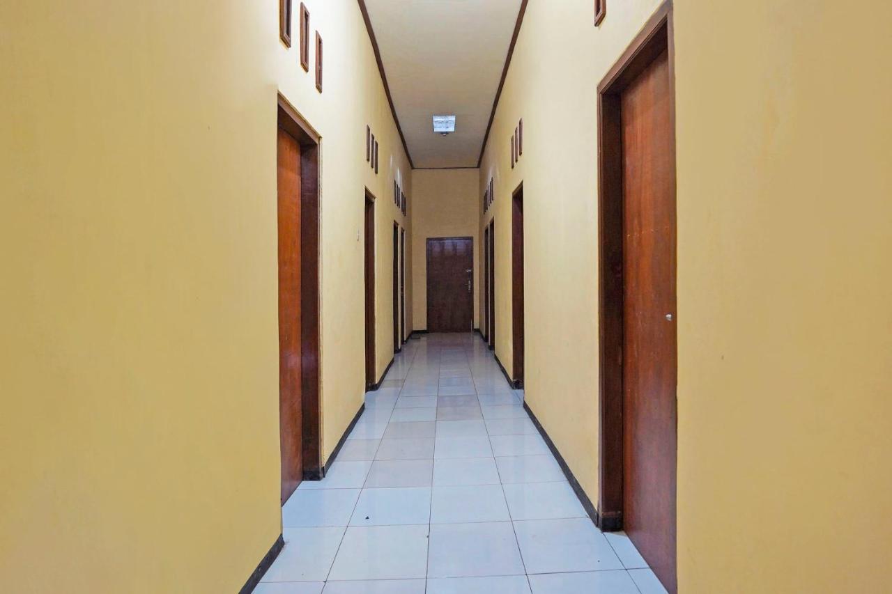 Oyo Life 91869 Insan Mulia Kost Syariah Hotel Mojokerto Exterior photo